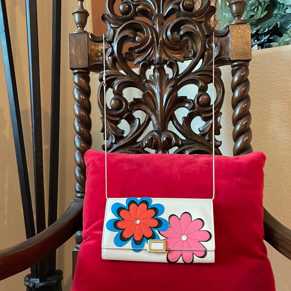 Almost new flowers Roger Vivier wallet on the chain